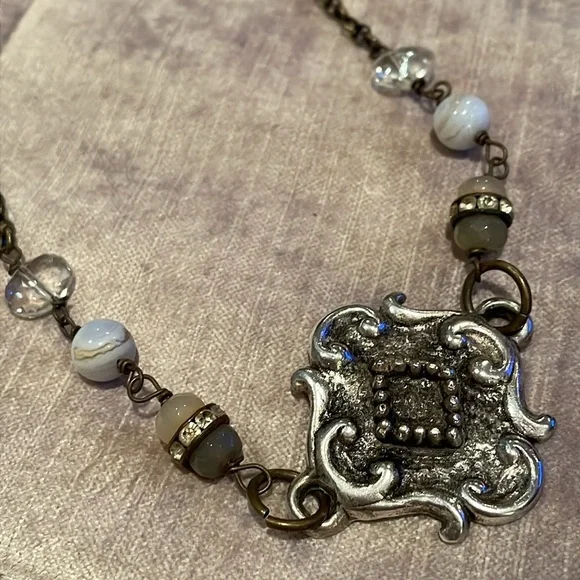 Vintage Medallion Necklace Crystal and Glass beaded rhinestones - Picture 11 of 11